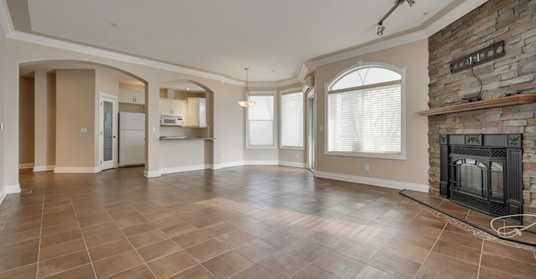 302-10178 117 Street, Edmonton, AB, T5K 2X9 - 10