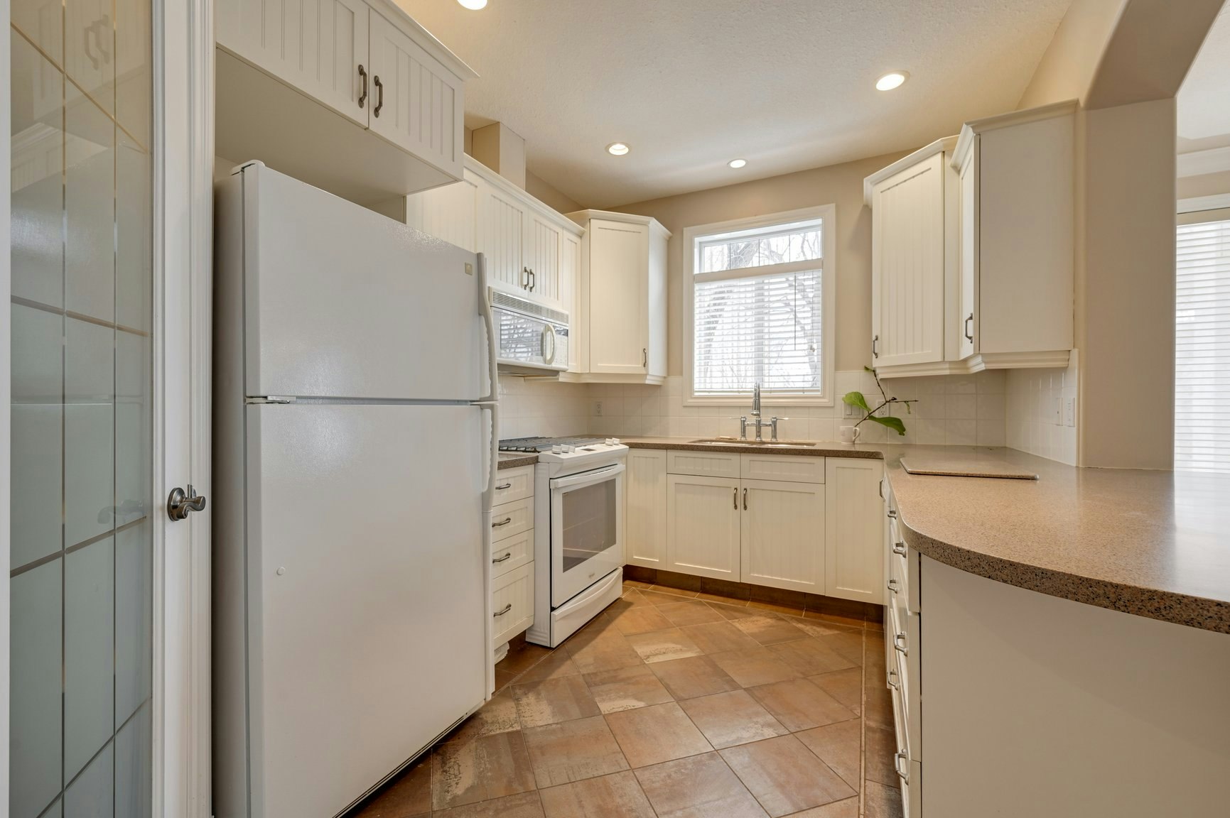 302-10178 117 Street, Edmonton, AB, T5K 2X9 - 16