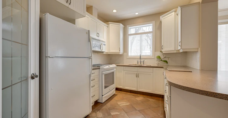 302-10178 117 Street, Edmonton, AB, T5K 2X9 - 16