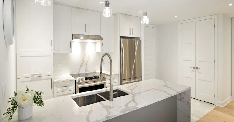 1600 Des Cascades Street West, Saint-Hyacinthe, QC, J2S 3H8 - 6