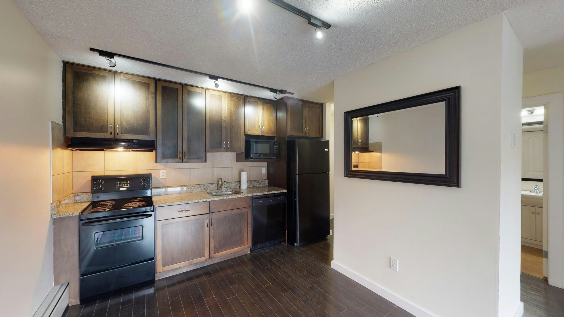 2010 11 Avenue SW, Calgary, AB, T3C 0P1