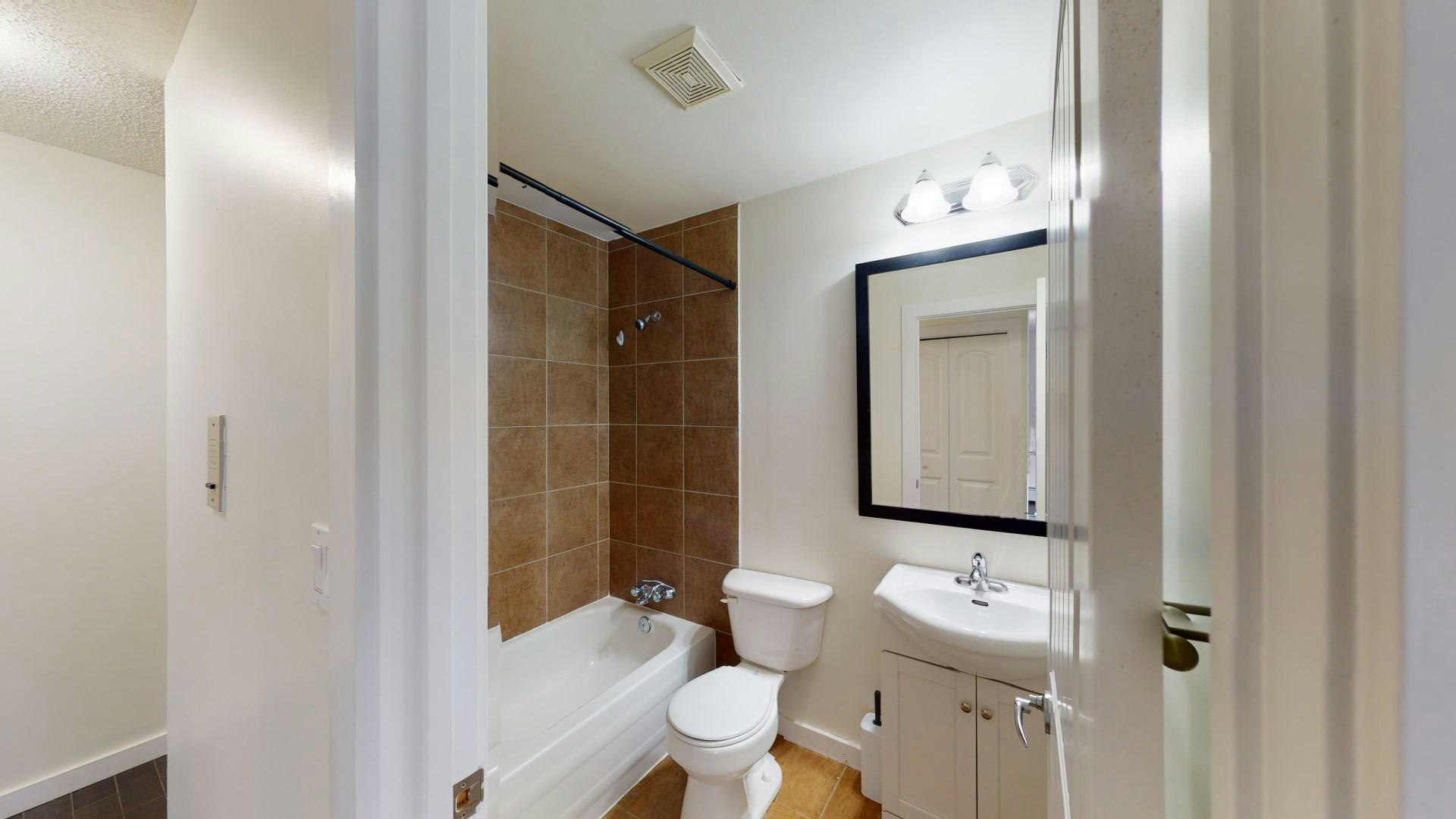 2010 11 Avenue SW, Calgary, AB, T3C 0P1 - 4