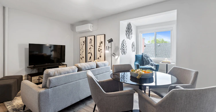 9-360 Friel, Ottawa, ON, K1N 7W7