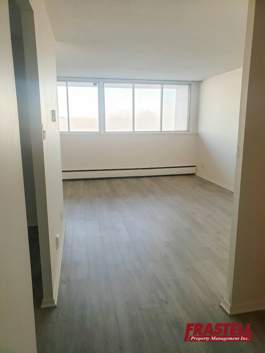465 Richmond Road, Ottawa, ON, K2A 1Z1