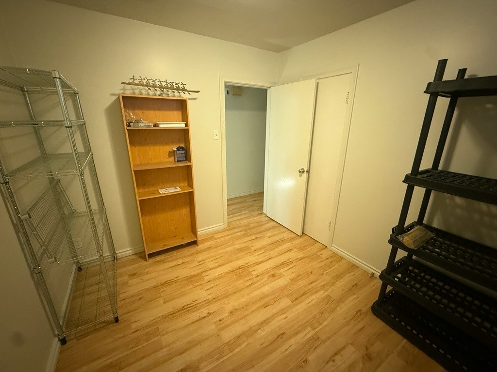 8955 81 Avenue Nw, Edmonton, AB, T6C 0W7 - 6