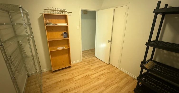 8955 81 Avenue Nw, Edmonton, AB, T6C 0W7 - 6