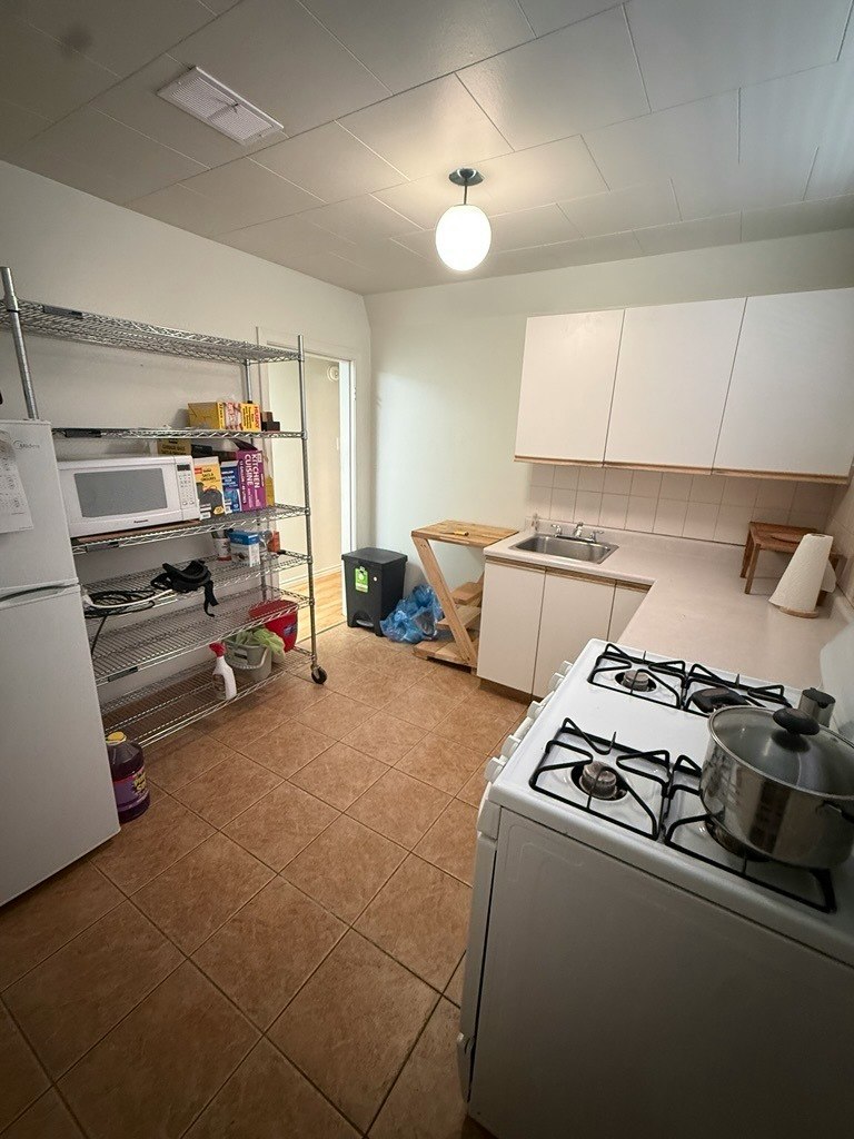 8955 81 Avenue Nw, Edmonton, AB, T6C 0W7 3