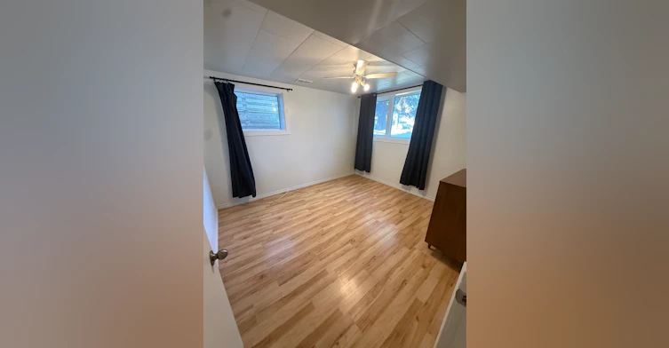 8955 81 Avenue Nw, Edmonton, AB, T6C 0W7 - 7