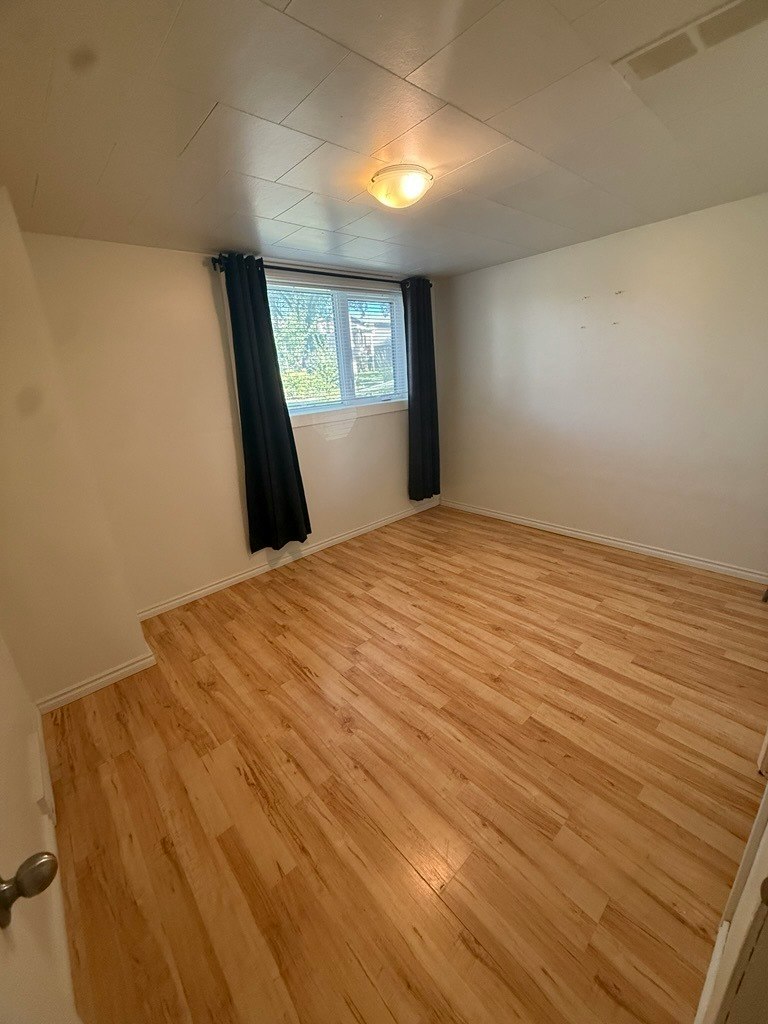 8955 81 Avenue Nw, Edmonton, AB, T6C 0W7 - 8