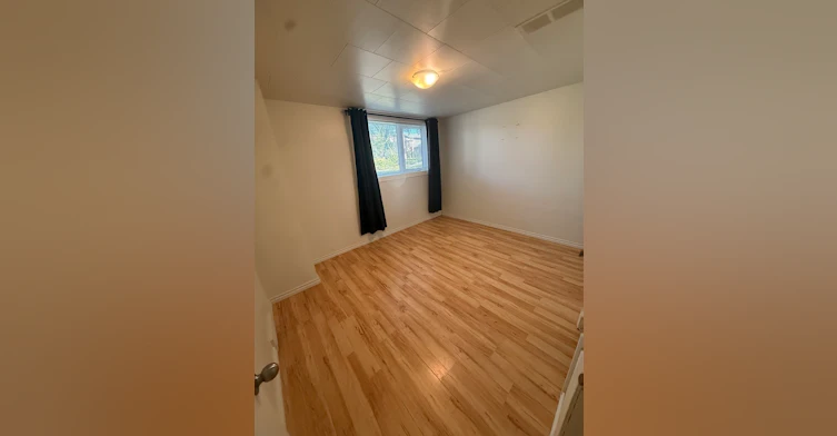 8955 81 Avenue Nw, Edmonton, AB, T6C 0W7 - 8