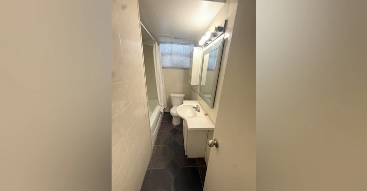 8955 81 Avenue Nw, Edmonton, AB, T6C 0W7 - 9