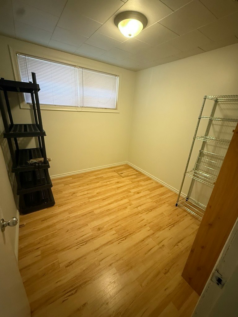 8955 81 Avenue Nw, Edmonton, AB, T6C 0W7 5