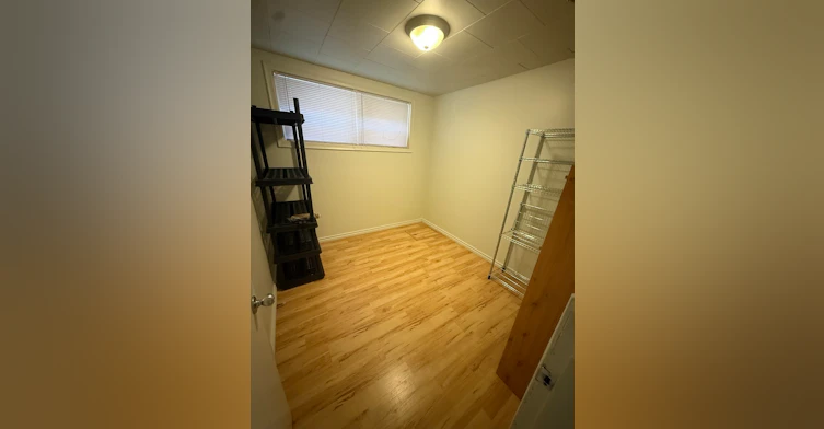 8955 81 Avenue Nw, Edmonton, AB, T6C 0W7 - 5