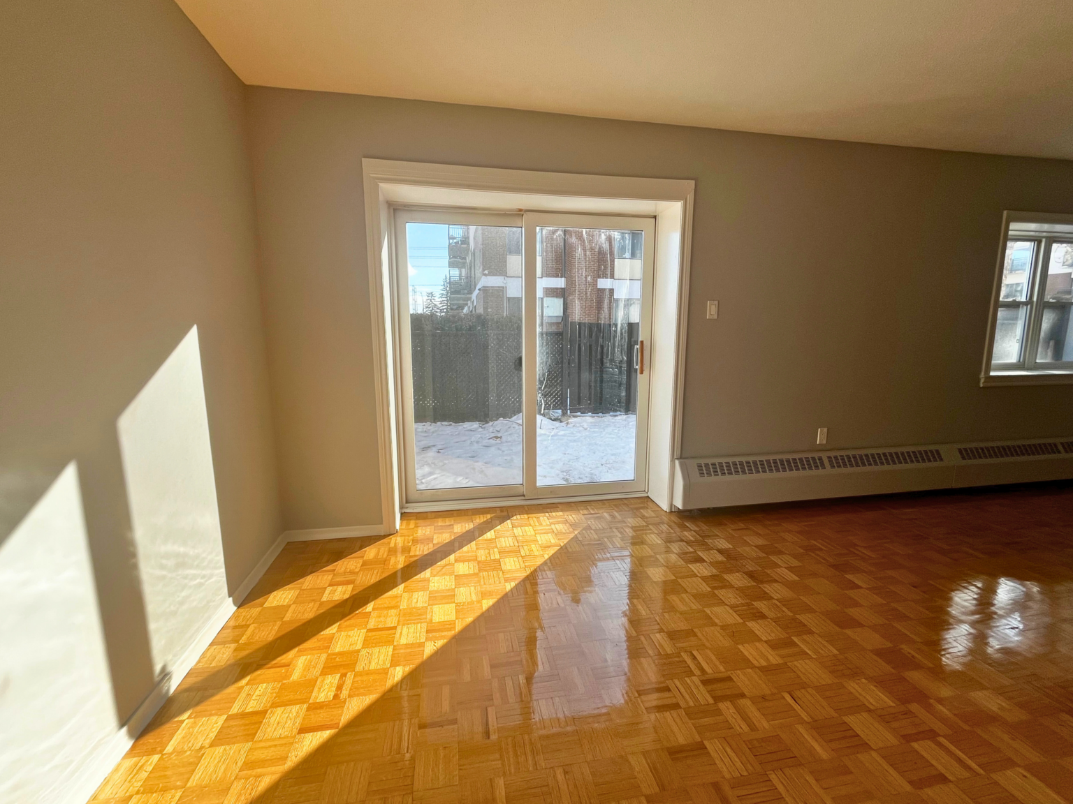 2247 Walkley Road, Ottawa, ON, K1G 3G8 - 4