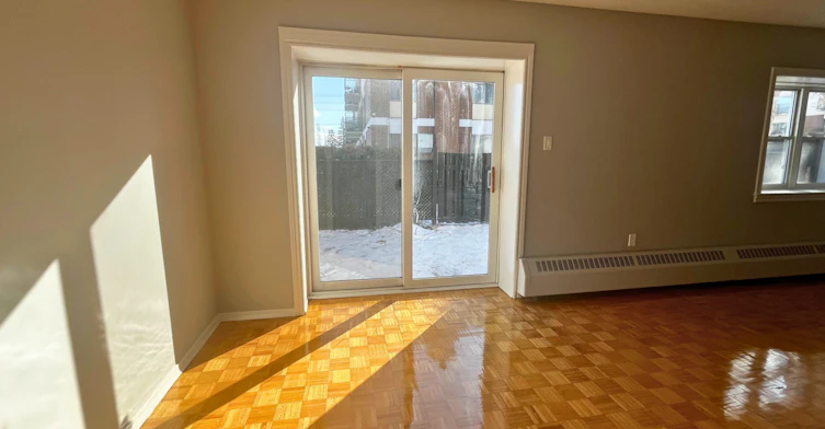 2247 Walkley Road, Ottawa, ON, K1G 3G8 - 4