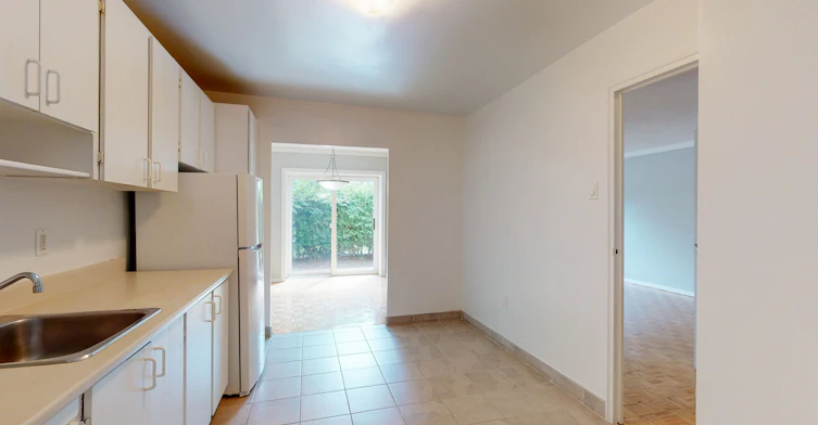 8-2247 Walkley Road, Ottawa, ON, K1G 3G8 - 4