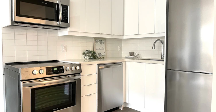 68 Fifteenth Street, Toronto, ON, M5C 2B5 - 2