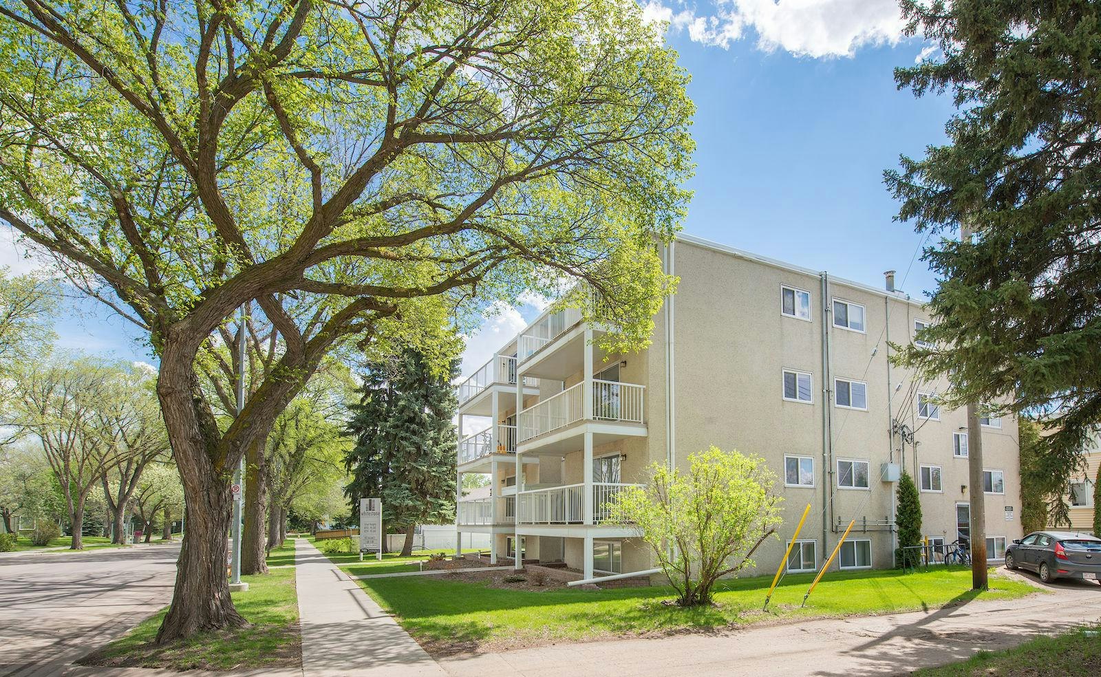 8255 95 Avenue, Edmonton, AB, T6E 1W9 - 9