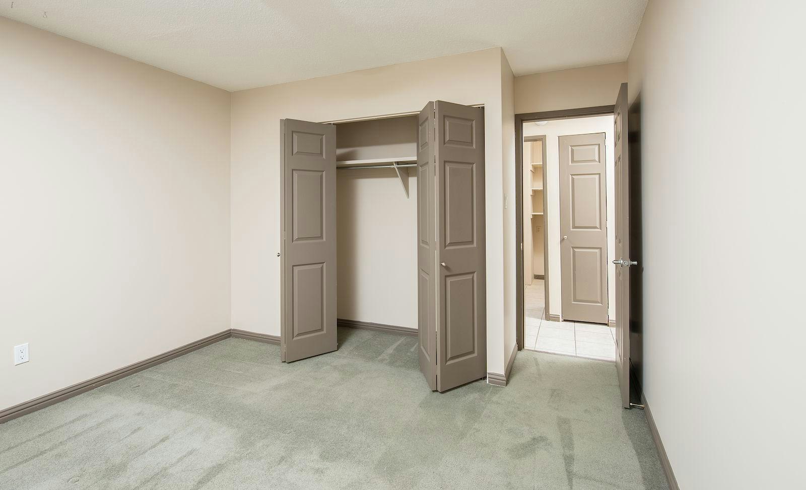 8255 95 Avenue, Edmonton, AB, T6E 1W9 - 4