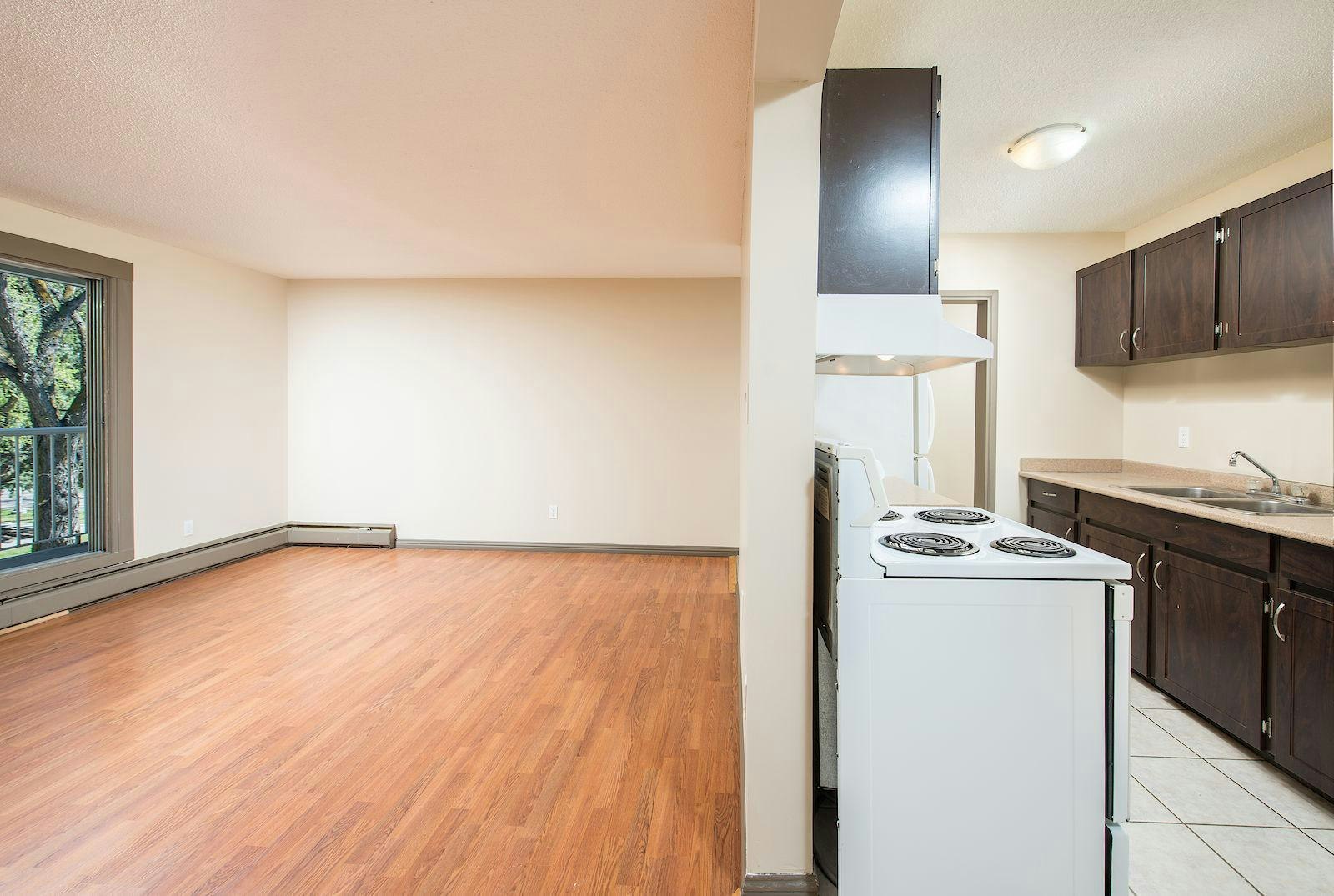 8255 95 Avenue, Edmonton, AB, T6E 1W9 - 3