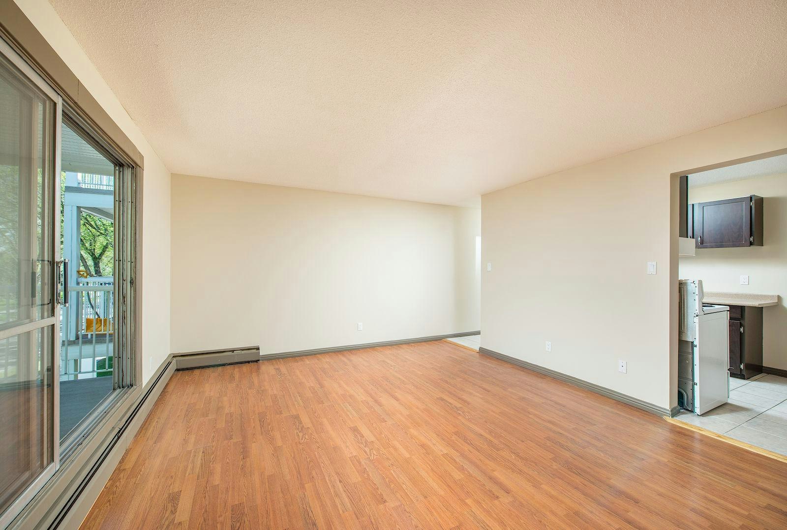 8255 95 Avenue, Edmonton, AB, T6E 1W9 - 6