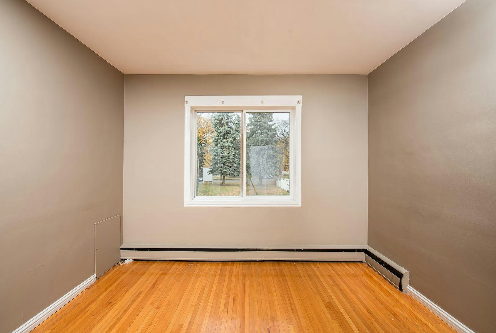 8255 95 Avenue, Edmonton, AB, T6E 1W9 - 8
