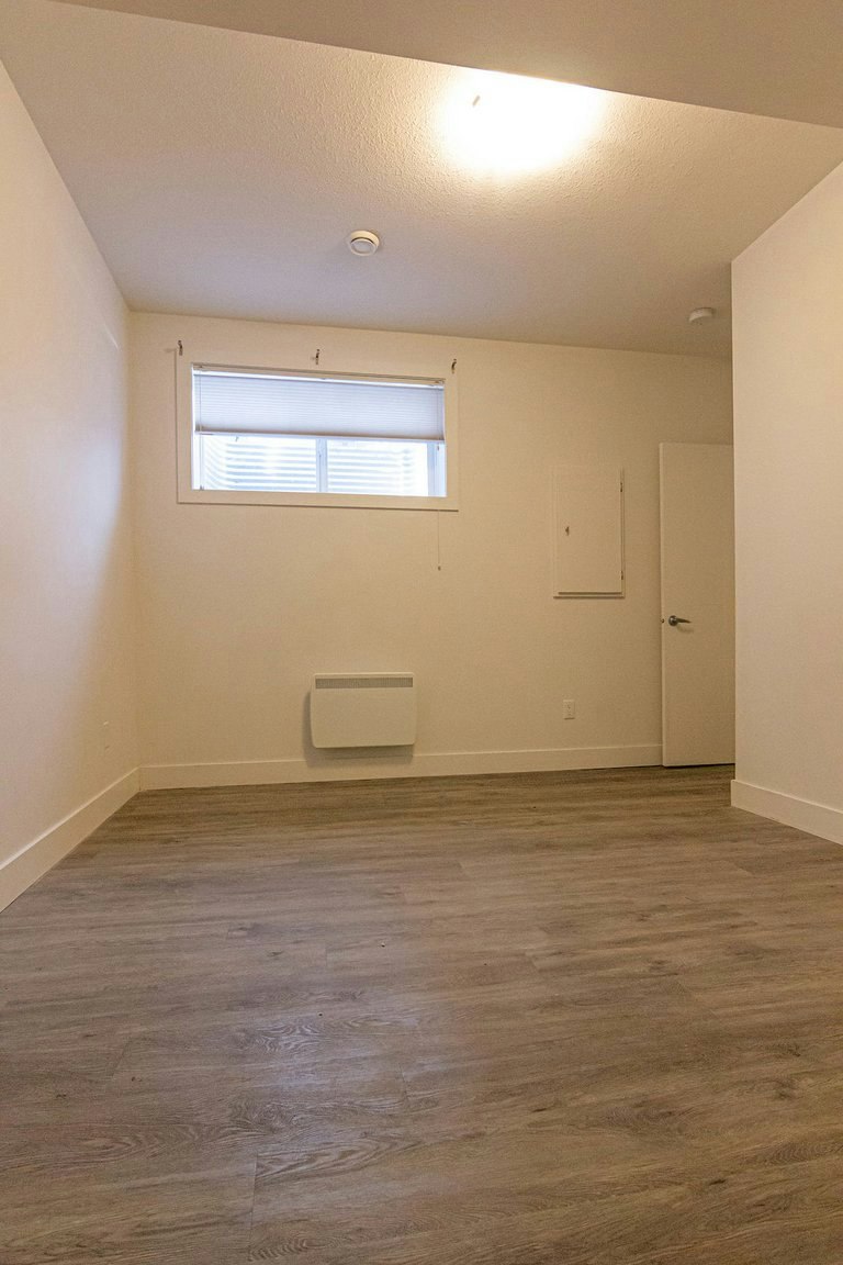 8724 150 Street, Edmonton, AB, T5R 1E4 - 4