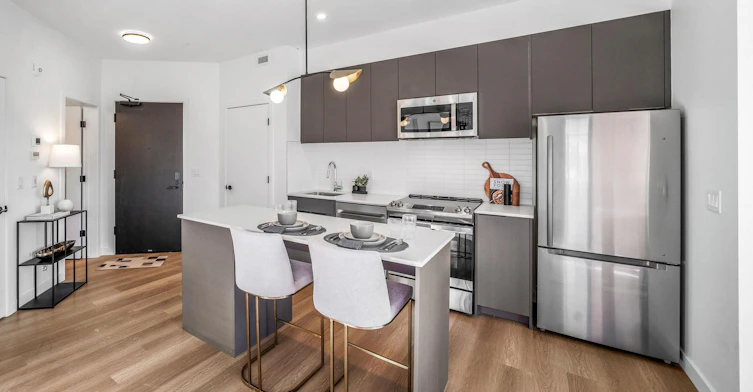 A2-1750 4 Street Northeast, Calgary, AB, T2E 9E7 - 5