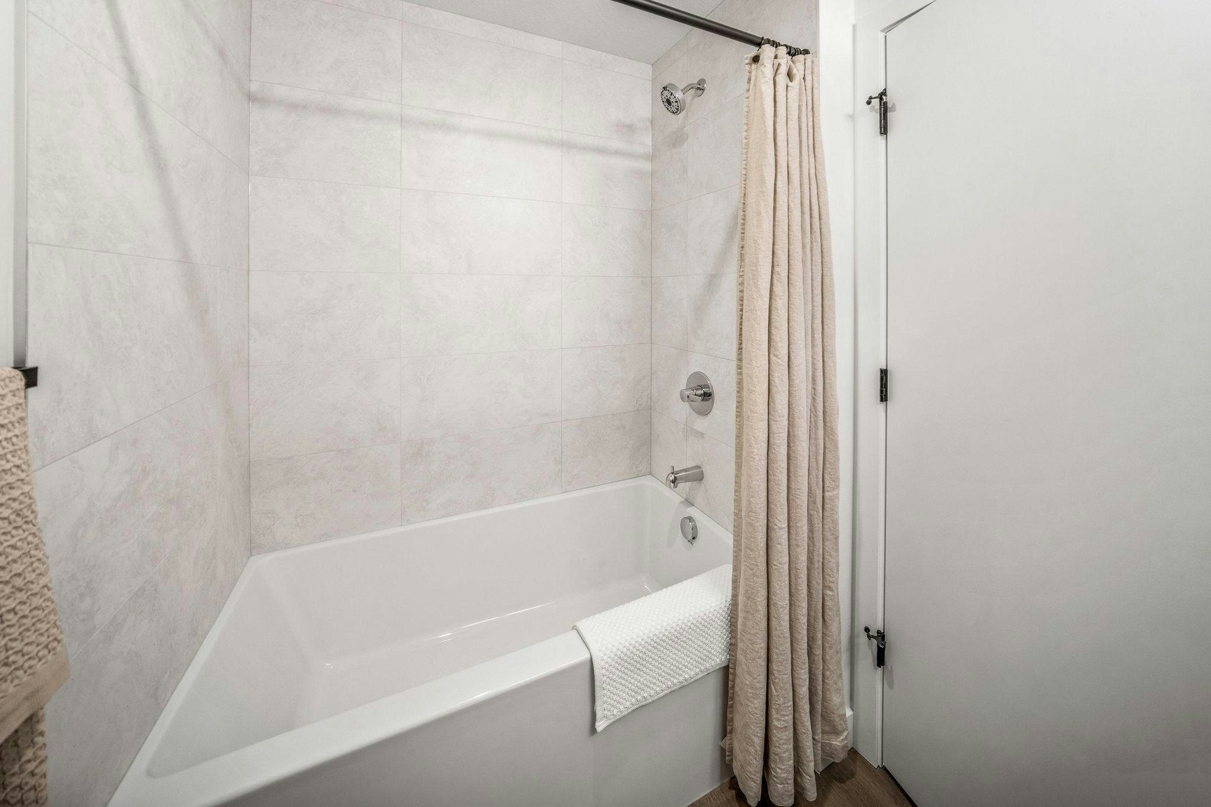A2-1750 4 Street Northeast, Calgary, AB, T2E 9E7 - 45