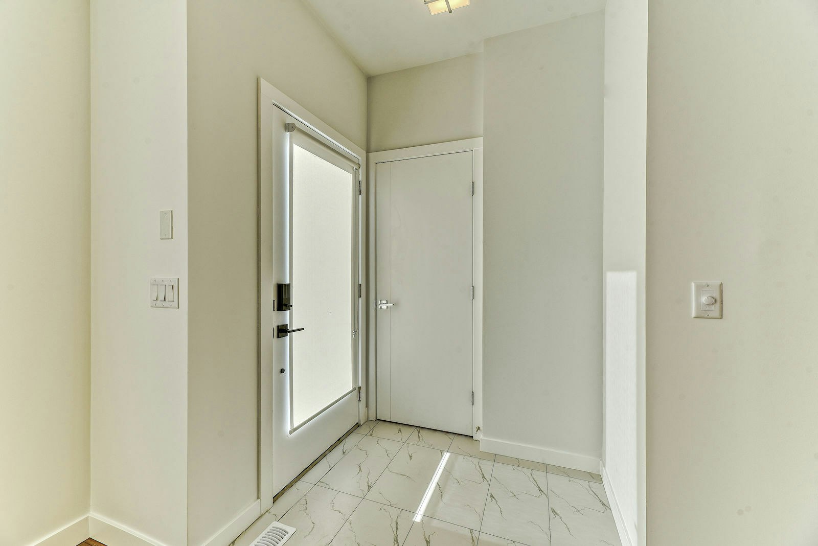 3560 28 Avenue Southwest, Calgary, AB, T3E 2J5