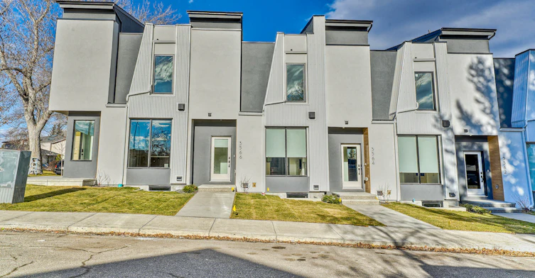 3564-3560 28 Avenue Southwest, Calgary, AB, T3E 2J5 - 3