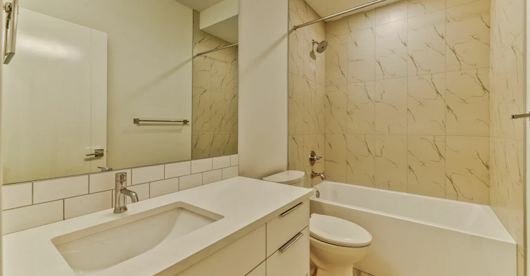 3564-3560 28 Avenue Southwest, Calgary, AB, T3E 2J5 - 28