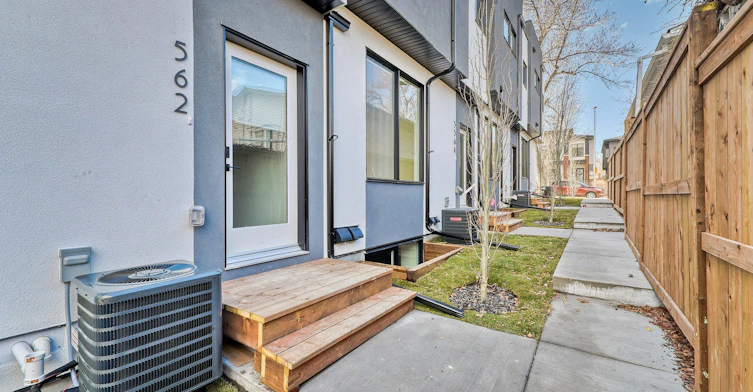 3564-3560 28 Avenue Southwest, Calgary, AB, T3E 2J5 - 4