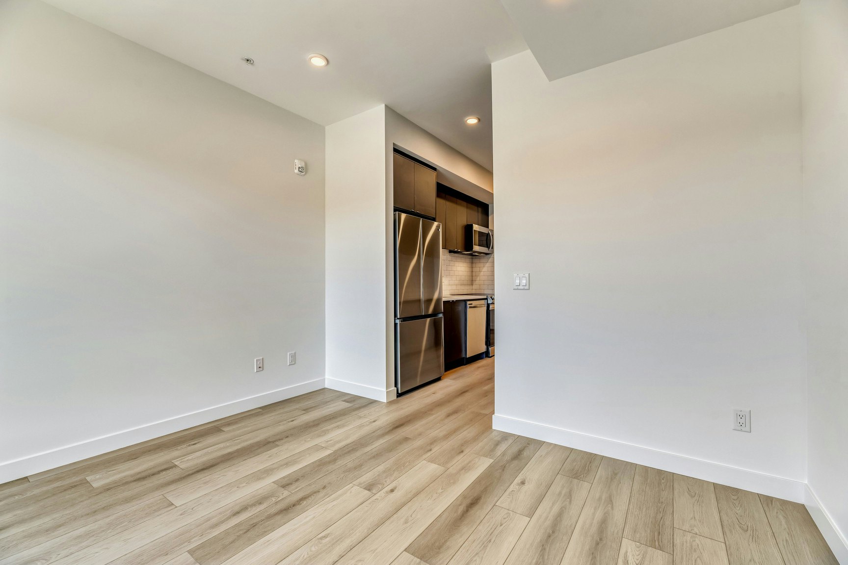 201-1870 45 Street NW, Calgary, AB, T3B 6A9 - 9