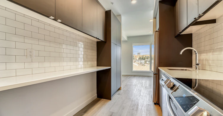 201-1870 45 Street NW, Calgary, AB, T3B 6A9 - 3