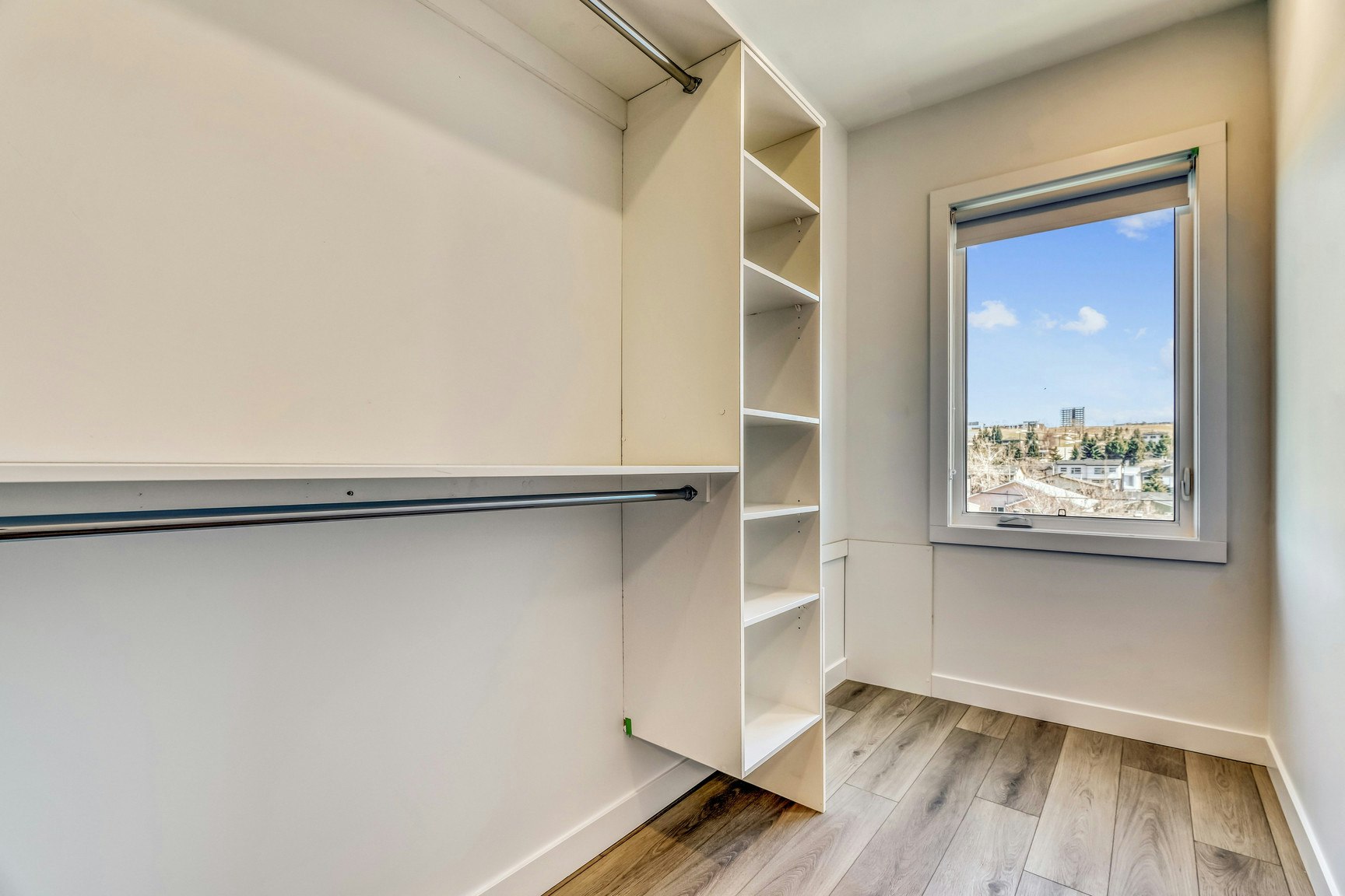 201-1870 45 Street NW, Calgary, AB, T3B 6A9 - 4