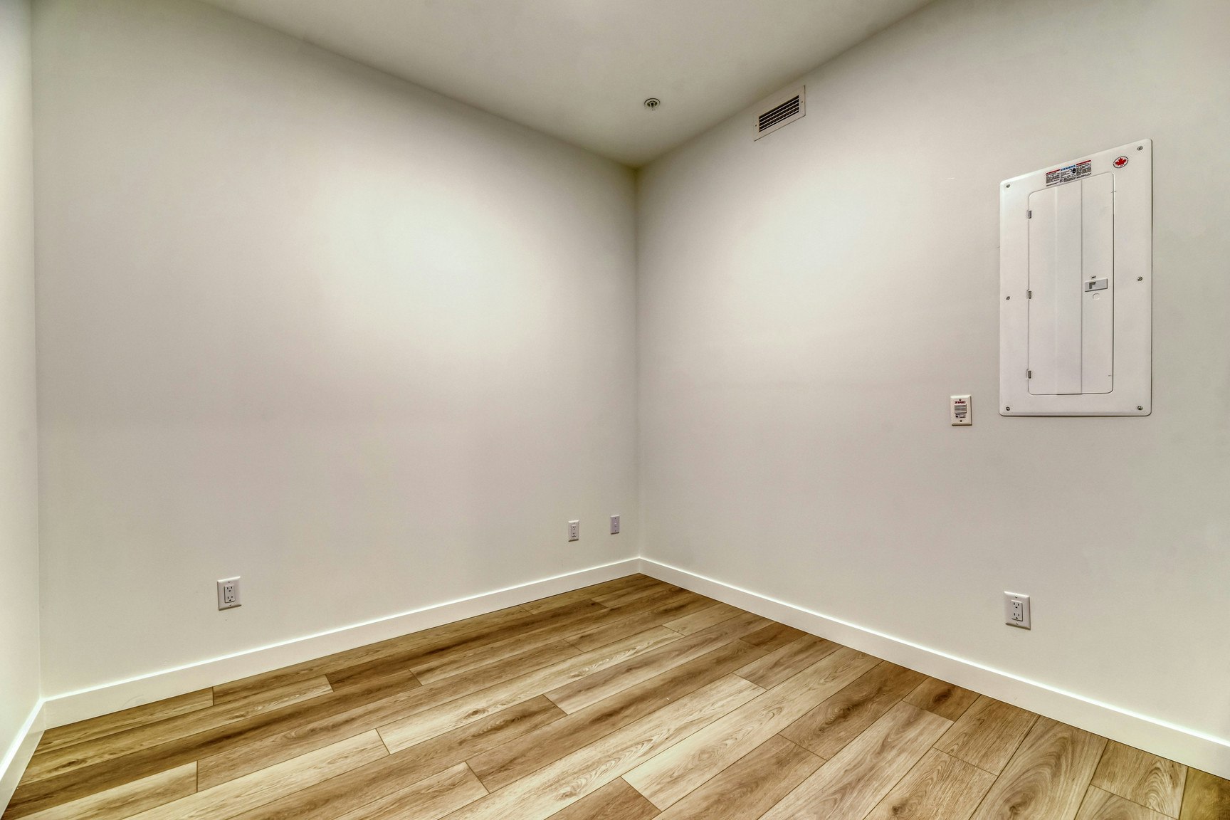 201-1870 45 Street NW, Calgary, AB, T3B 6A9 - 16