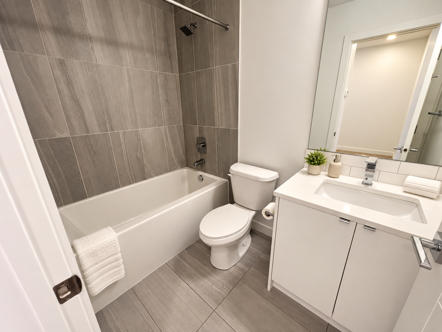 202-1870 45 Street NW, Calgary, AB, T3B 6A9 - 7