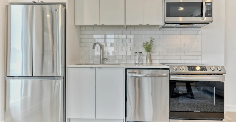 202-1870 45 Street NW, Calgary, AB, T3B 6A9 - 2