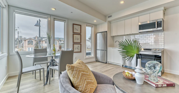 202-1870 45 Street NW, Calgary, AB, T3B 6A9 - 6