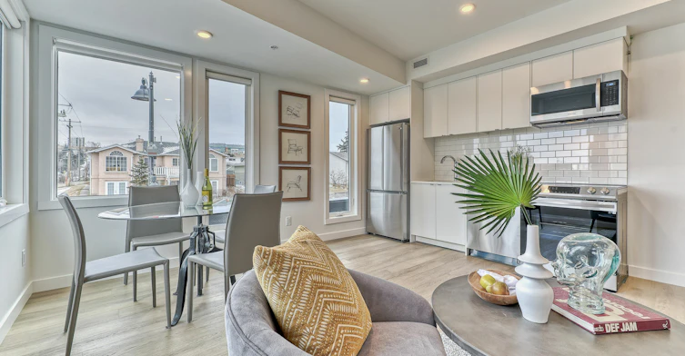 301-1870 45 Street NW, Calgary, AB, T3B 6A9