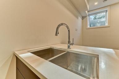 1084B-1086 Remington Road Northeast, Calgary, AB, T2E 5L4 - 12
