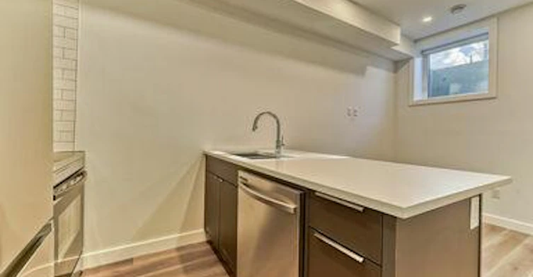 1084B-1086 Remington Road Northeast, Calgary, AB, T2E 5L4 - 11