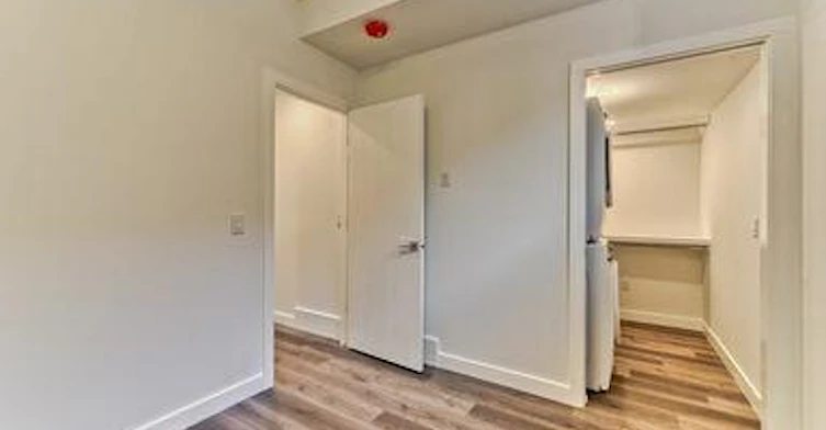 1084B-1086 Remington Road Northeast, Calgary, AB, T2E 5L4 - 7