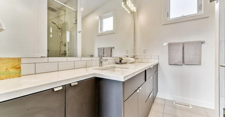 1084 Remington Road NE-1086 Remington Road Northeast, Calgary, AB, T2E 5L4 - 3