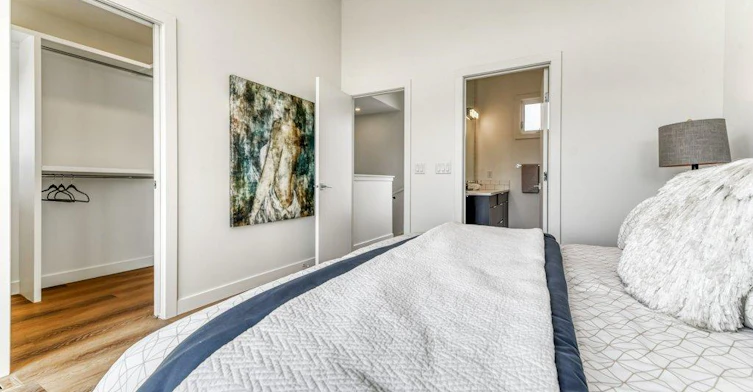 1084 Remington Road NE-1086 Remington Road Northeast, Calgary, AB, T2E 5L4 - 5