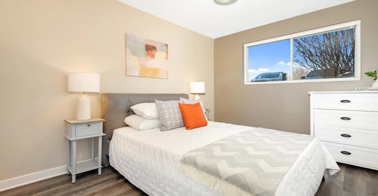 0106-35 Woodridge Crescent, Ottawa, ON, K2B 8S8