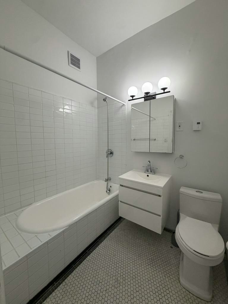 #2-6 Viateur Street West, Montréal, QC, H2T 2K6 - 5