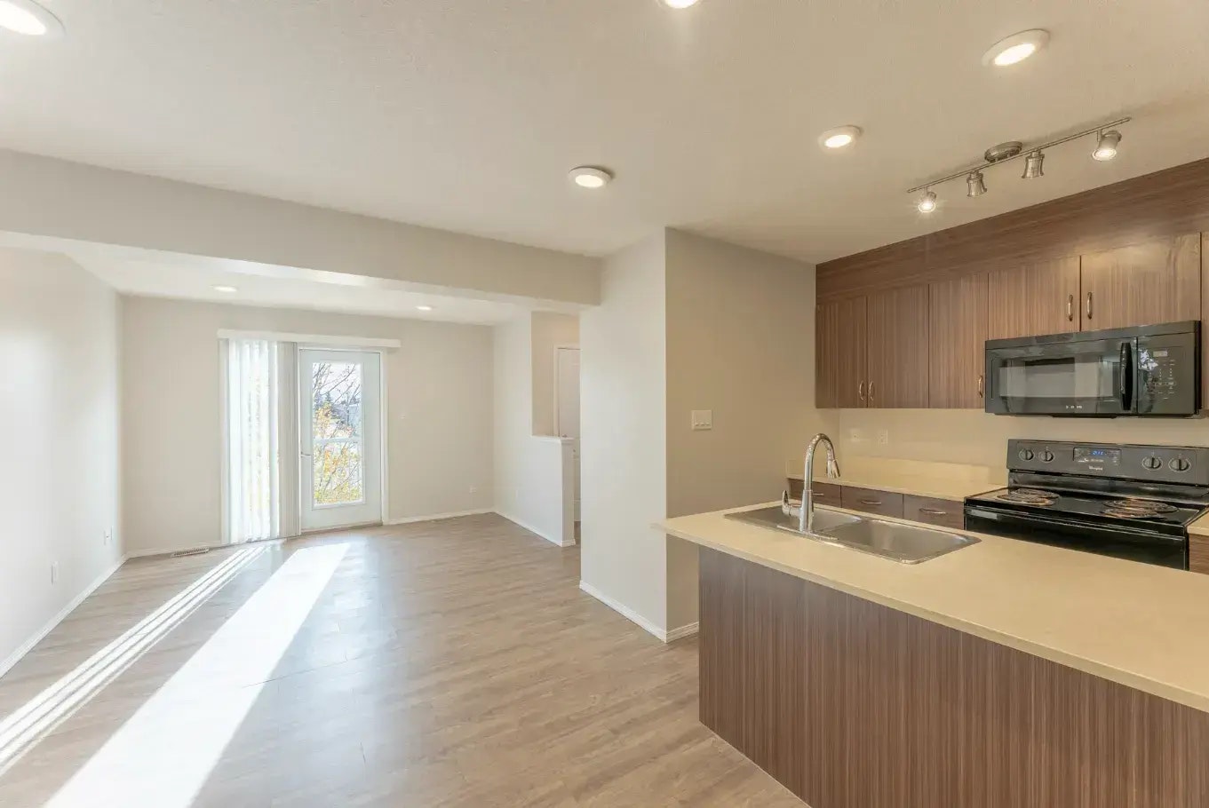 409-7 Bayside Place, Strathmore, AB, T1P 0C7 - 8