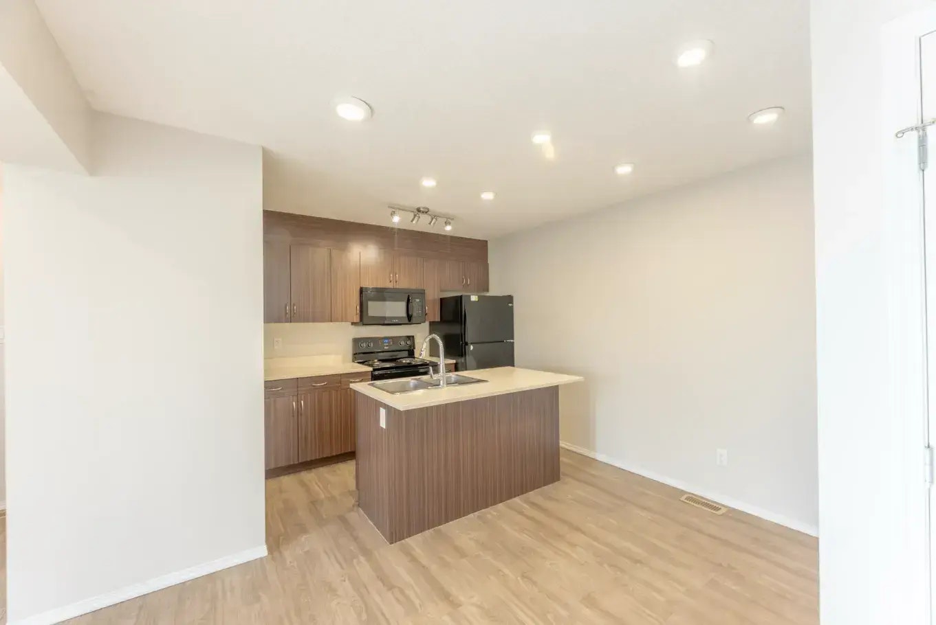 409-7 Bayside Place, Strathmore, AB, T1P 0C7 - 4